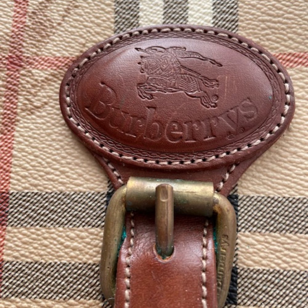 Burberry authentic crossbody bag - Picture 2 of 5
